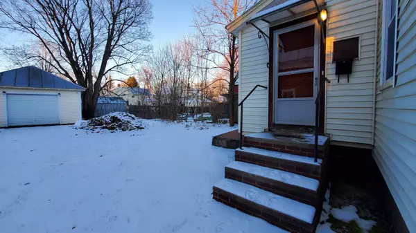 Madison, ME 04950,17 Bean ST