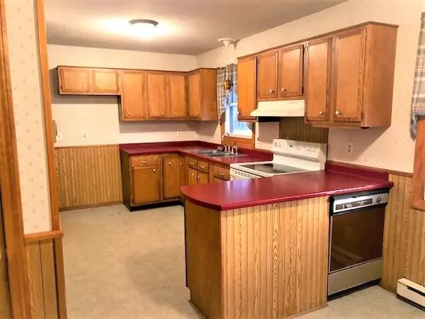 Oakland, ME 04963,21 Denise AVE