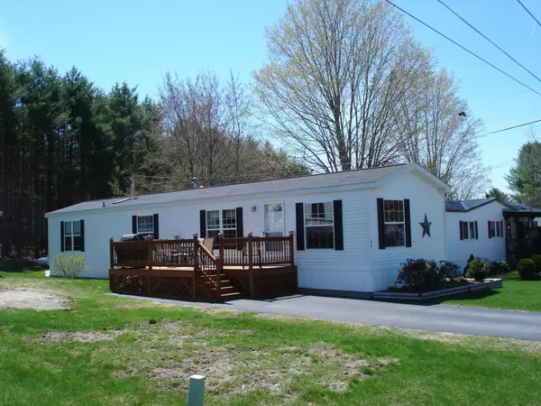 45 Patio Park LN, Gorham, ME 04038