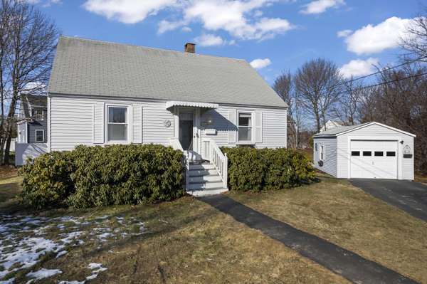 7 Sterling RD, Kittery, ME 03904