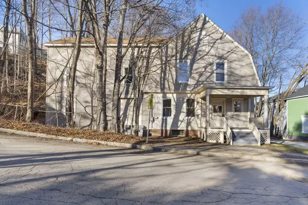 9 Charles ST, Auburn, ME 04210