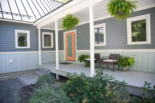 Freeport, ME 04032,42 Intervale RD