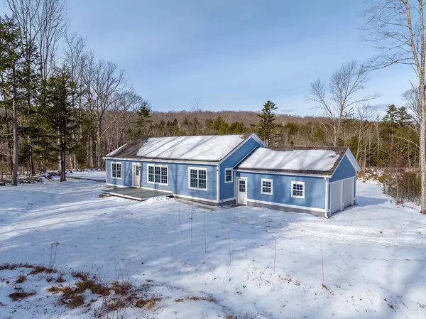 8 Pine DR, Lincolnville, ME 04849