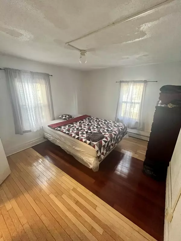 Sanford, ME 04073,33 Spruce ST