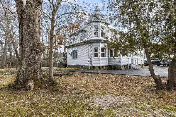 Kittery, ME 03904,46 Rogers RD