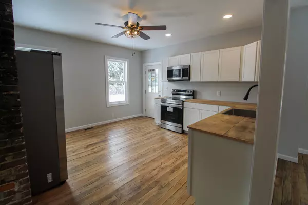 Gardiner, ME 04345,617 River AVE