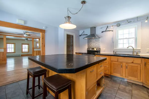 Thomaston, ME 04861,62 High ST