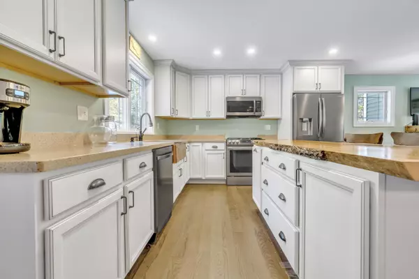 Raymond, ME 04071,66 Quarry Cove RD