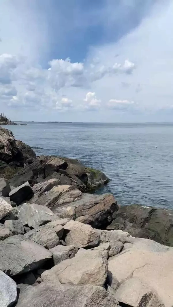 Vinalhaven, ME 04863,131 Coombs Neck RD