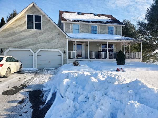 16 Charles ST, Hampden, ME 04444