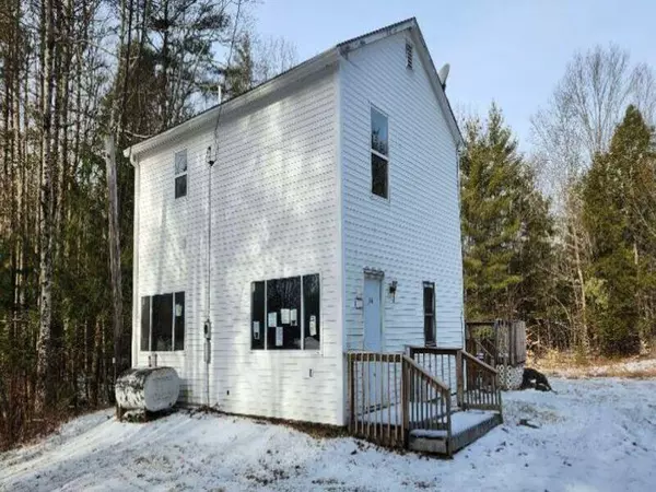 14 Yorks LN, Gardiner, ME 04359