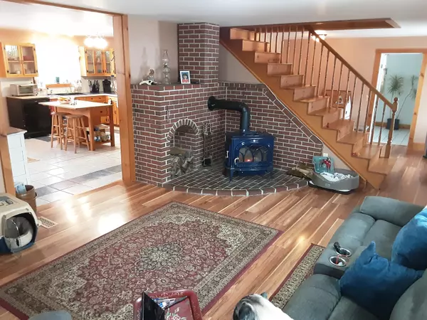 Whitefield, ME 04353,19 Arlington LN