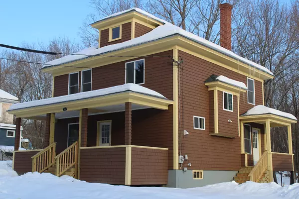 35 Kingsbury ST, Gardiner, ME 04345