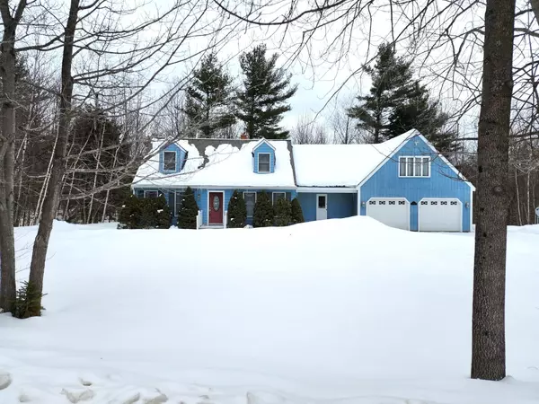 8 Glover RD, Rumford, ME 04276