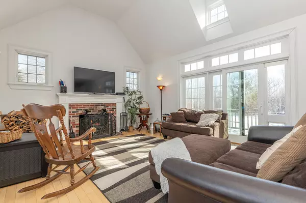 2 Lookout LN, Rockport, ME 04856
