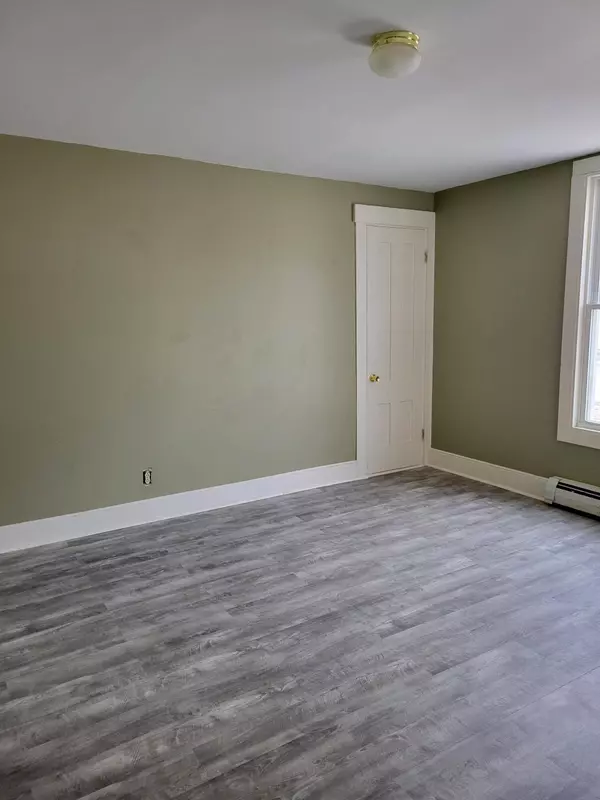 Oakland, ME 04963,47 Fairfield ST