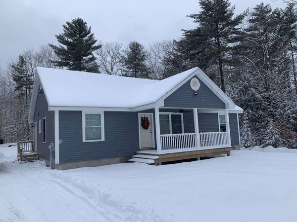 18 Susan LN, Sebago, ME 04029