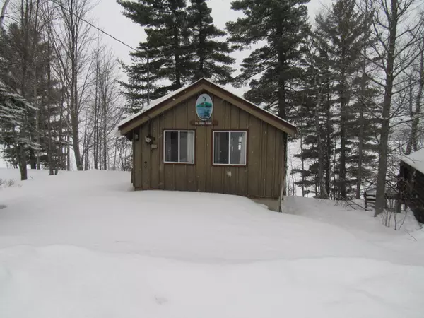 17 Moose Point RD, Jackman, ME 04945