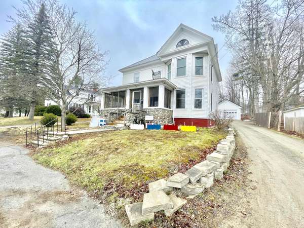 53 Pleasant ST, Dexter, ME 04930