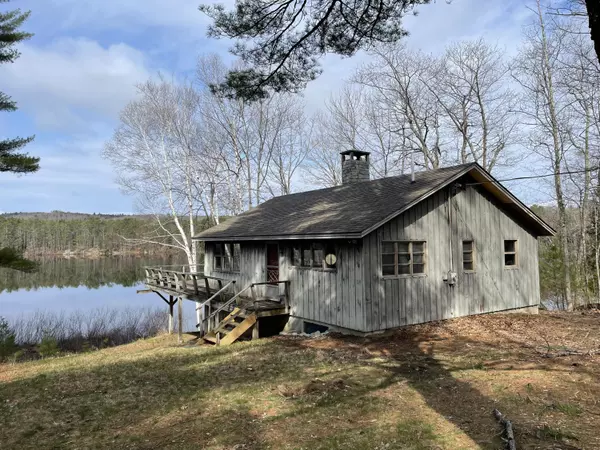 75 Dexter Pond RD, Winthrop, ME 04364