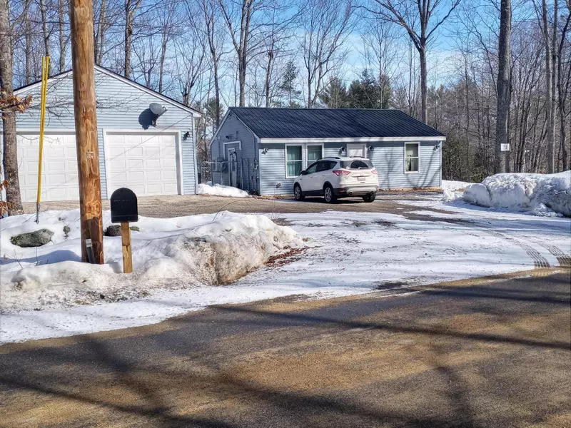 72 Twitchell RD, Paris, ME 04281