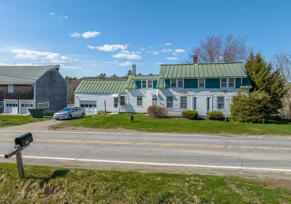 Lincolnville, ME 04849,995 Beach RD