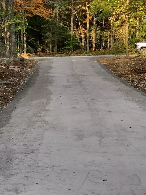 1201 Memorial DR, Winthrop, ME 04364