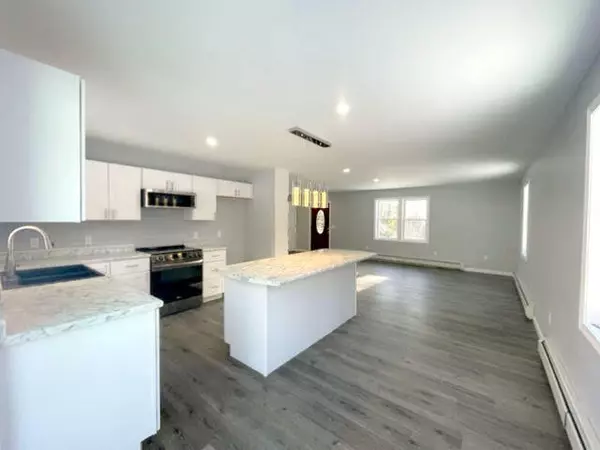 Sidney, ME 04330,20 Philbrick RD