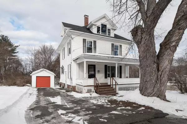 5 Ivers ST, Brewer, ME 04412