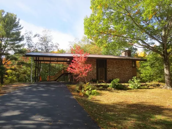 365 Dow RD, Orrington, ME 04474