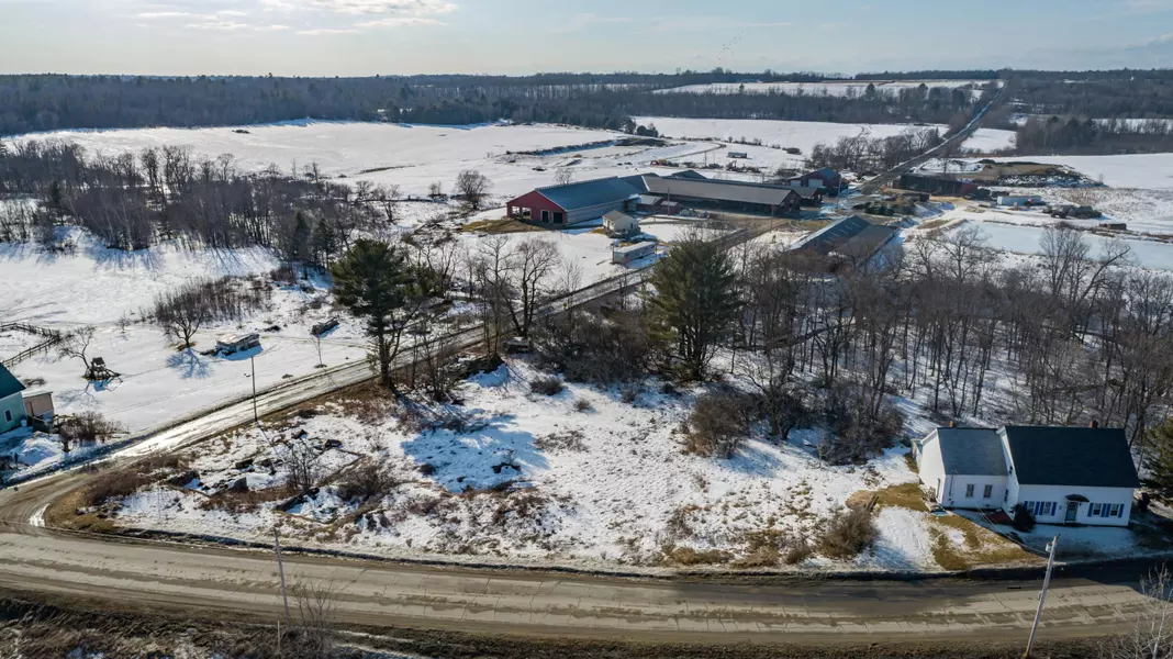 11 Rogers RD, Clinton, ME 04927