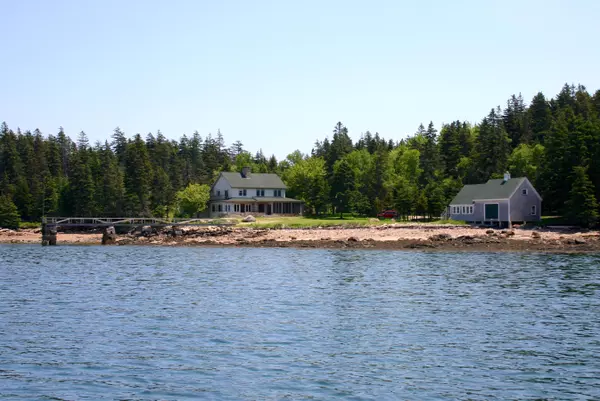 111 Point Lookout RD, Isle Au Haut, ME 04645