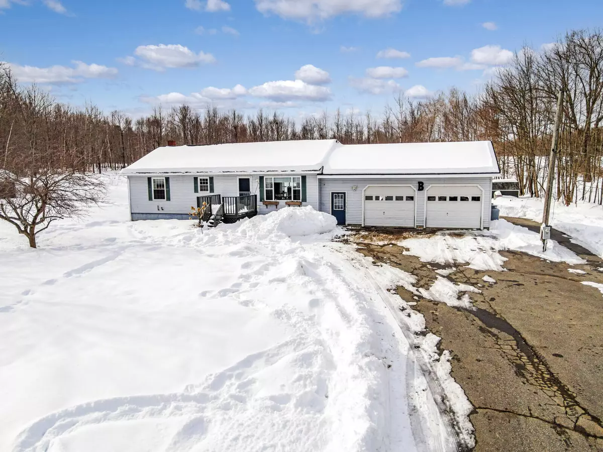 Vassalboro, ME 04989,72 Main ST