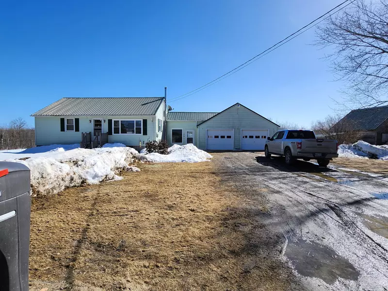 50 River RD, Detroit, ME 04929