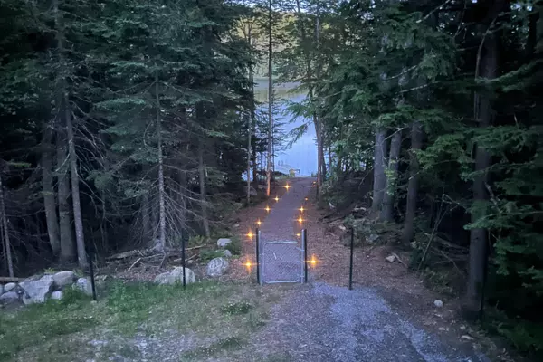 Sidney, ME 04330,66 Tiger Lily LN