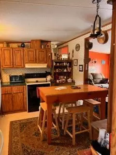 Wiscasset, ME 04578,254 Bradford RD