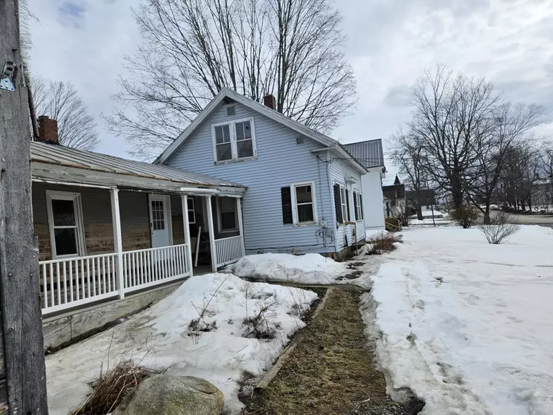 83 Commercial ST, Hartland, ME 04943