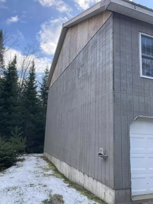 Milford, ME 04461,14 Vickies WAY