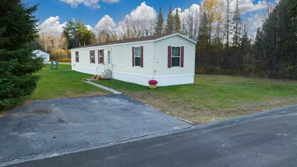 36 Herrick AVE, Mechanic Falls, ME 04256