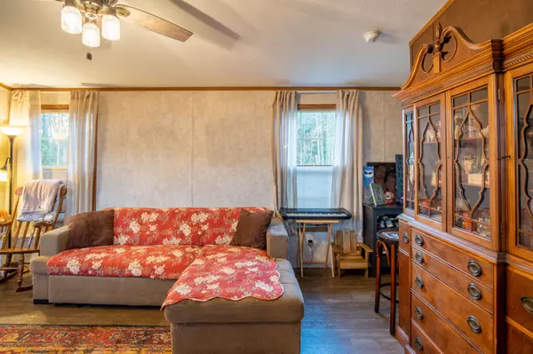 Mechanic Falls, ME 04256,36 Herrick AVE