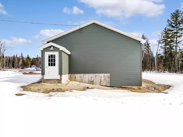 Sidney, ME 04330,44 Angel CIR