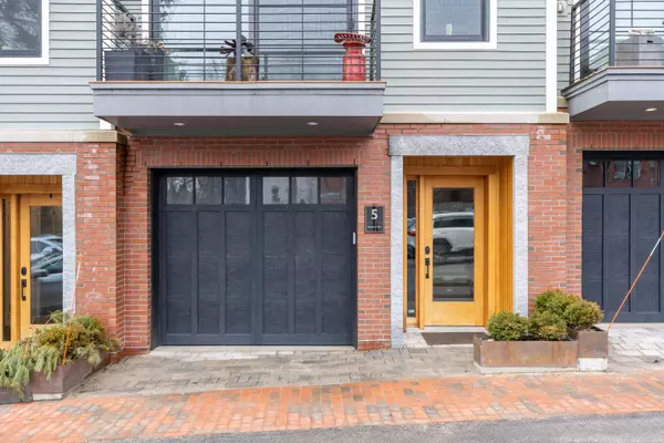 Portland, ME 04102,749 Congress ST #5