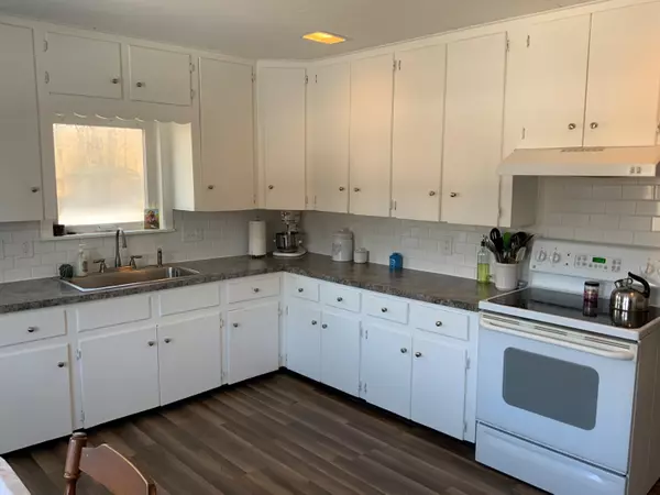 West Gardiner, ME 04345,173 Hinkley RD