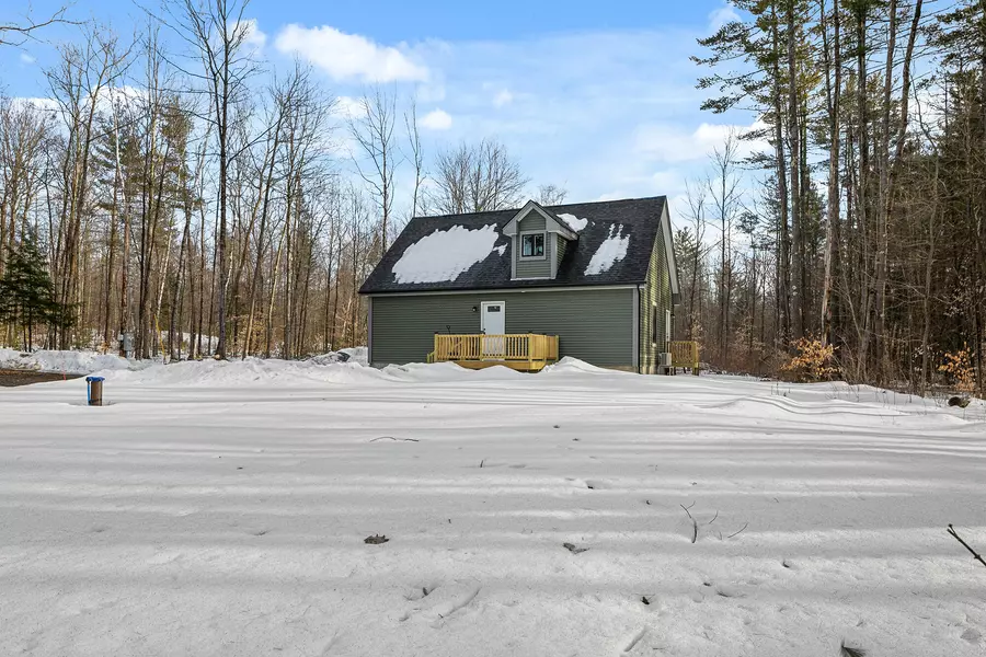 69 Canaan RD, Clinton, ME 04927