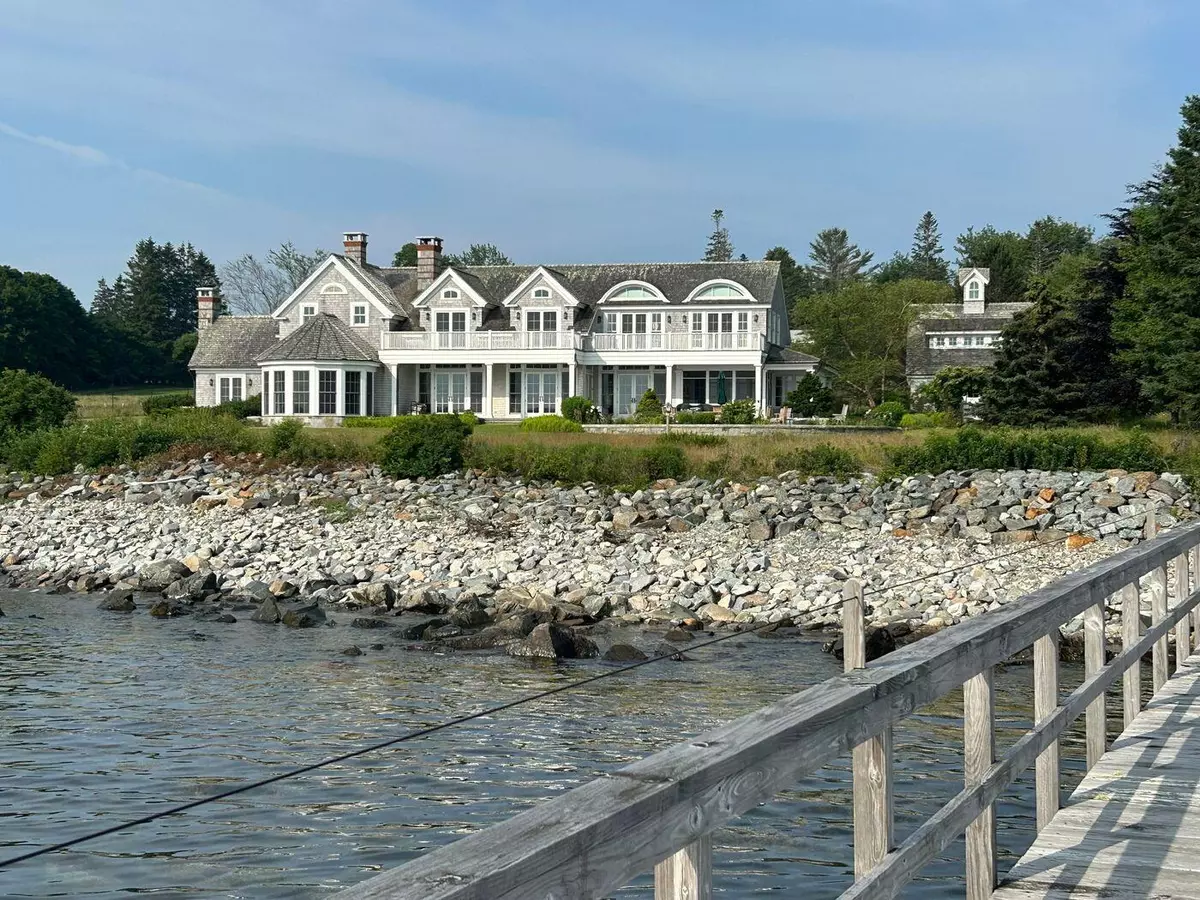 Southwest Harbor, ME 04679,425A Seawall RD