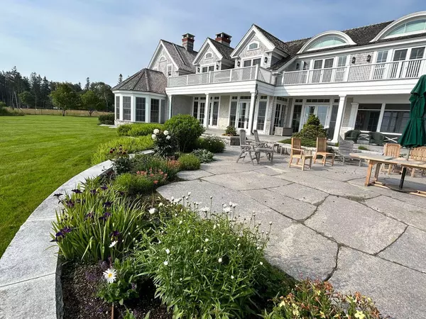 Southwest Harbor, ME 04679,425A Seawall RD