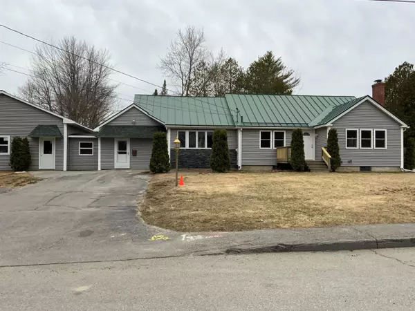 74 Fountain ST, Gardiner, ME 04345