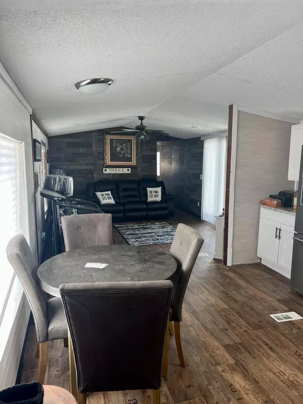 Hermon, ME 04401,656 York RD