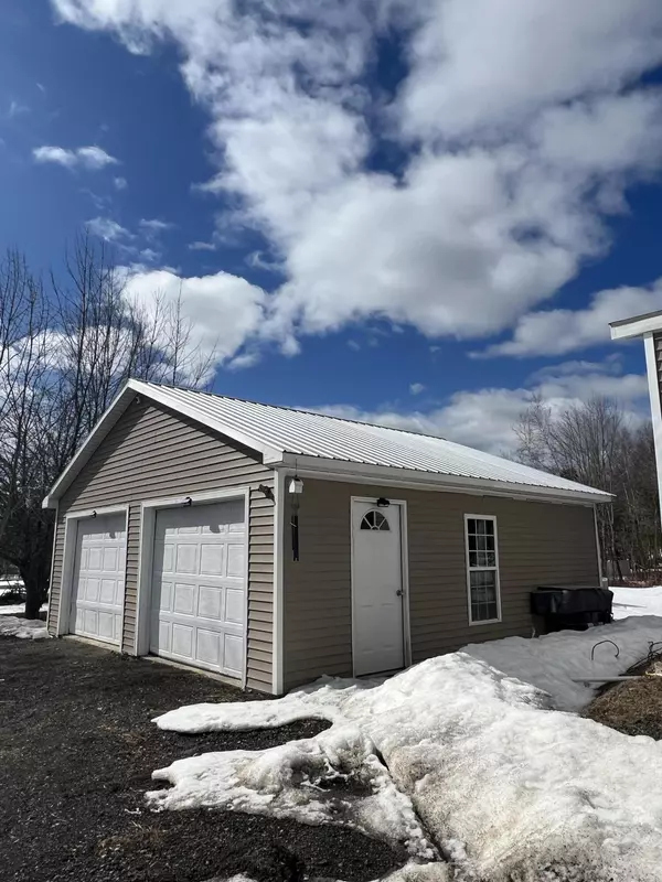 Hermon, ME 04401,656 York RD