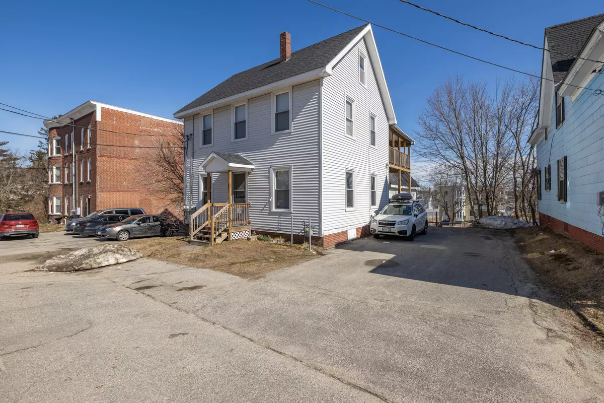 Auburn, ME 04210,82 6th ST